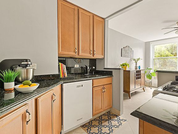 4th image of 8301 Ridge Blvd APT 2J