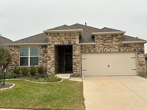 912 Monarch Ln Photo 1