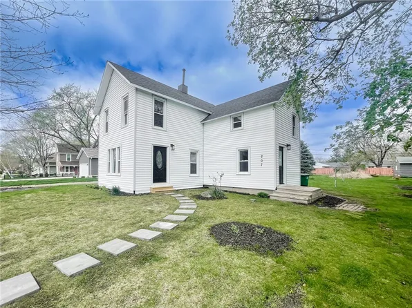 207 2nd St NW, Mitchellville, IA 50169