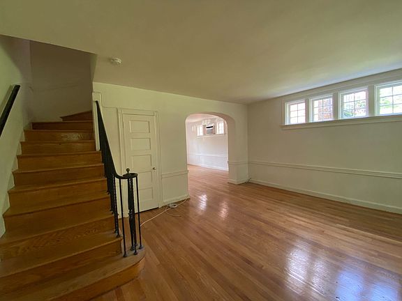 3rd image of 4422 Greenwich Pkwy NW #1