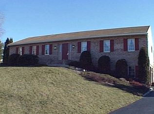 831 Tenby Ct, York, PA 17402