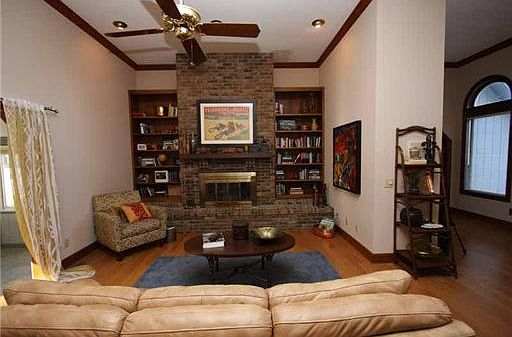 4th image of 550 Briarwood Ct