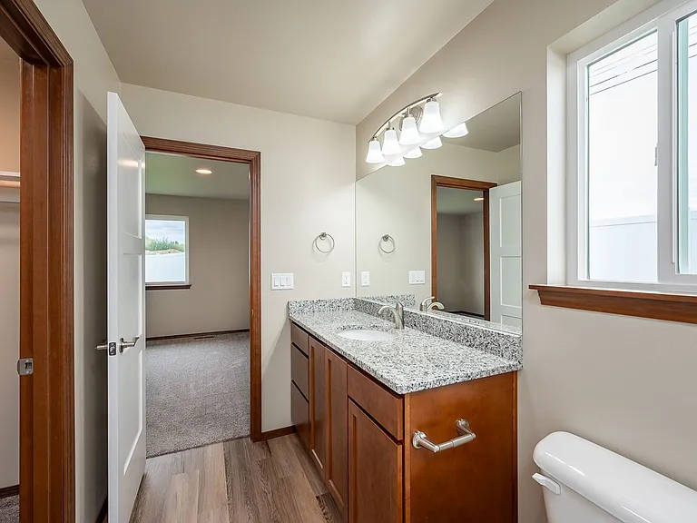 373 S Newton Ave — Photo 4
