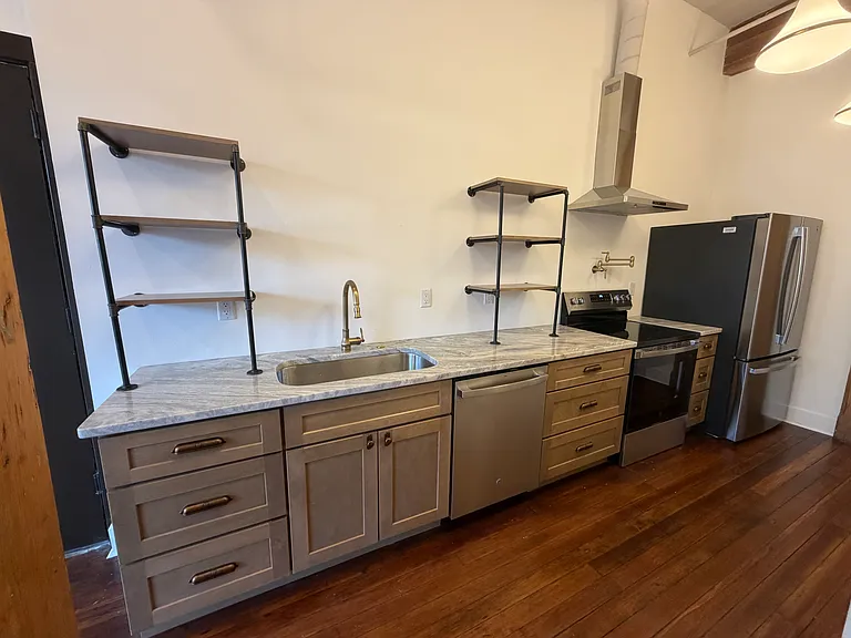 607 Main St #2 — Photo 1
