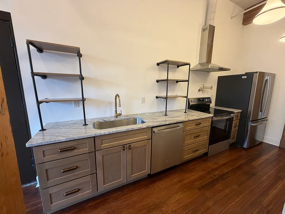 607 Main St #2
