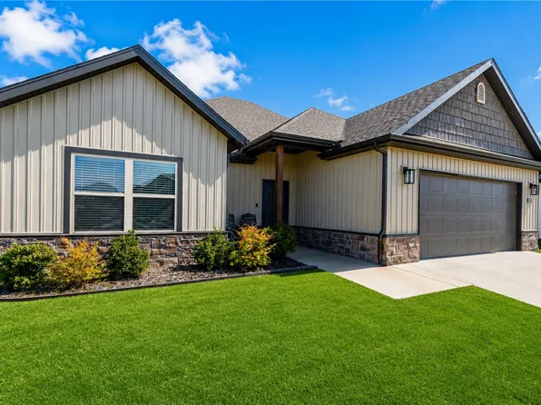 1010 Sunshine Ct, Centerton, AR 72719