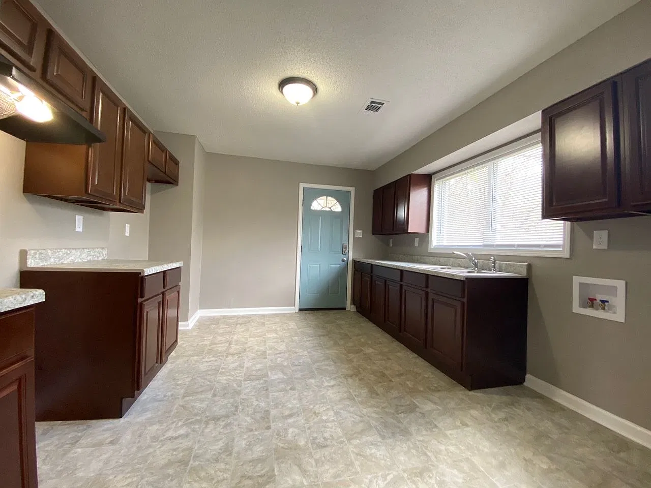 1641 S Cooper St — Photo 2