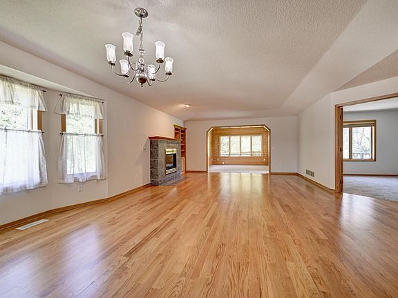 5th image of 13637 Pierce St NE