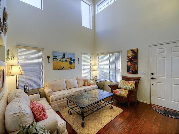 Living Room & Entry Furnishe