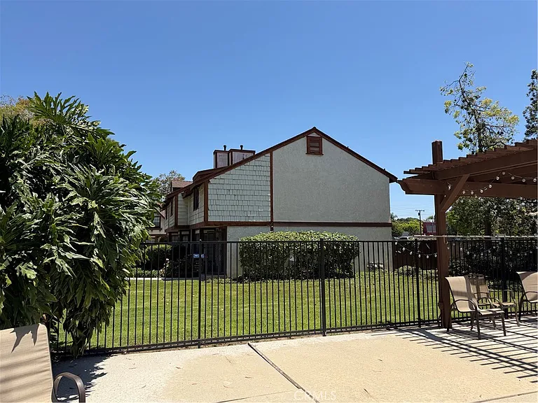 1161 S Paula Dr — Photo 2