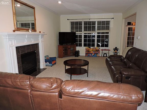 4th image of 8321 Parkside Dr