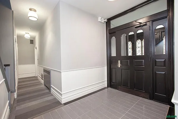 Rented by Akam Sales and Brokerage | media 20