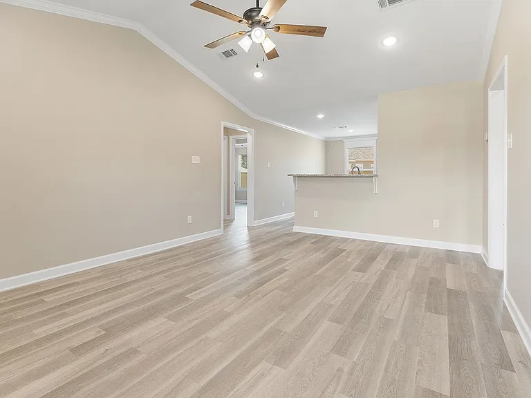 809 Pine Tree Rd — Photo 13
