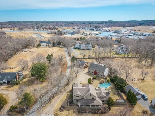 21 Spring St, Essex, MA 01929