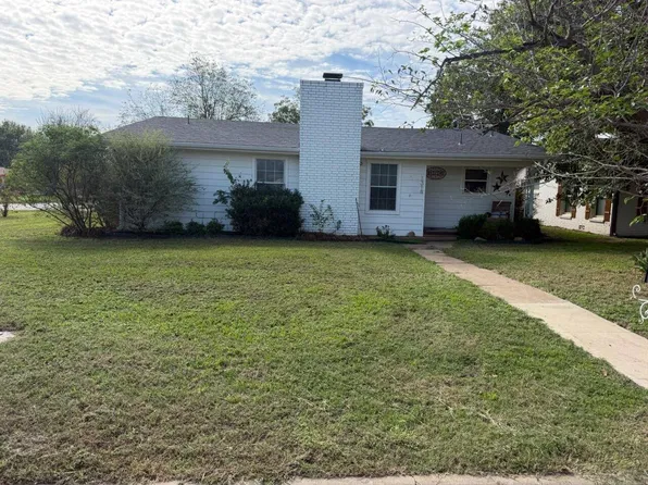 1318 Corto St, Graham, TX 76450