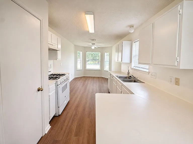 18023 Lago Forest Dr — Photo 5
