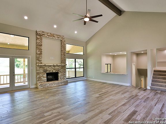 5th image of 402 Tapatio Dr W