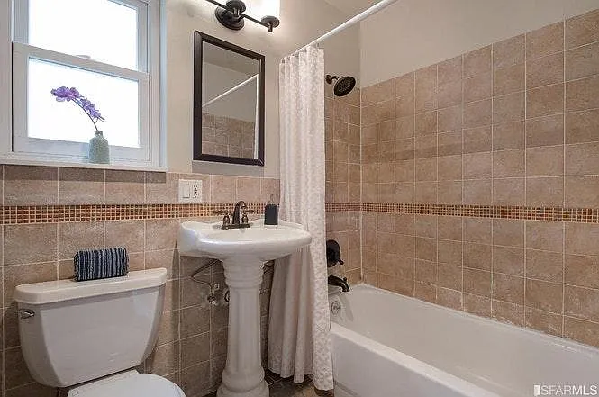 3258 Market St #6 — Photo 2