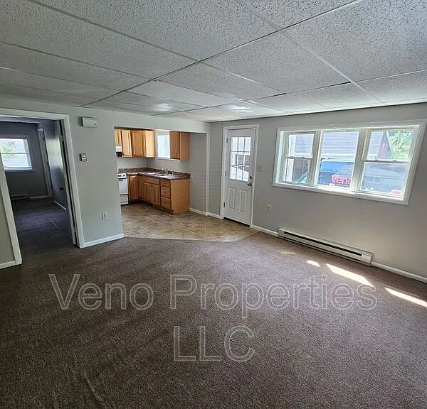 17-19 Avenue Ave #B — Photo 4