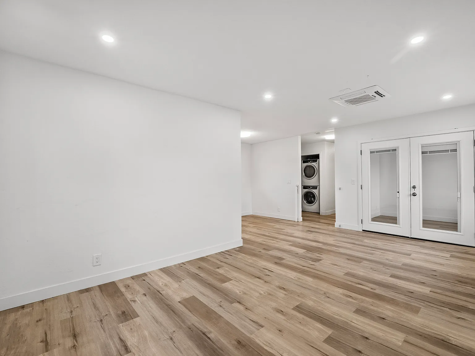 3 bed, 1100 sqft, $4,000 — Photo 3