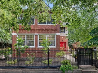 905 W Castlewood Ter, Chicago, IL 60640