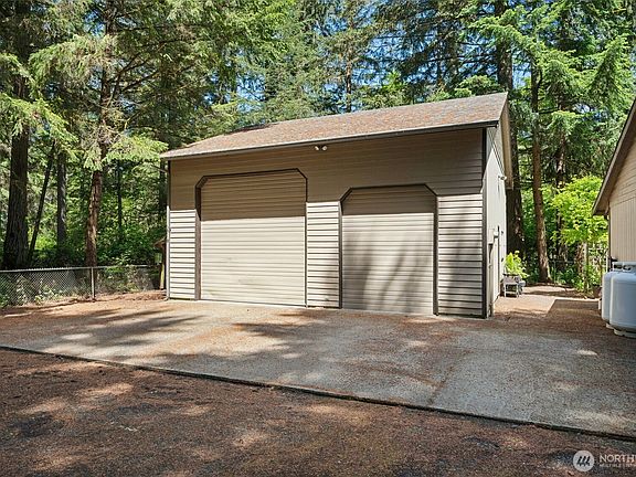 3rd image of 7626 Thrush Drive SE