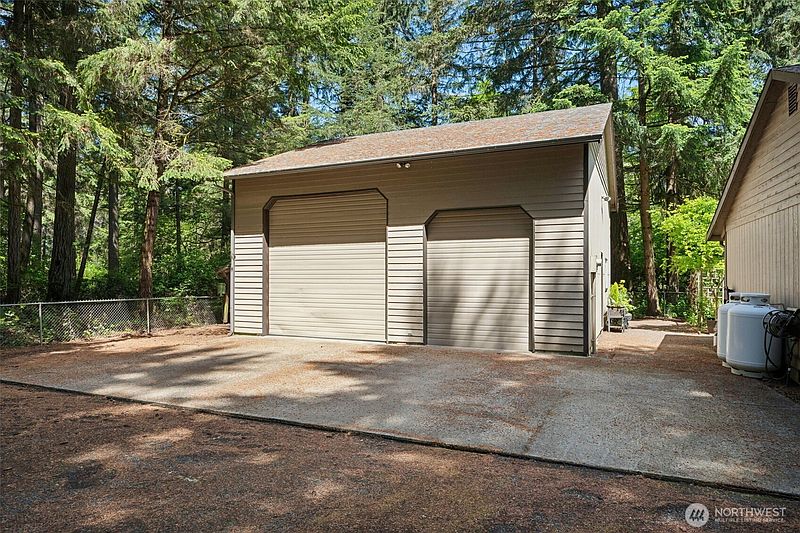 3rd image of 7626 Thrush Drive SE