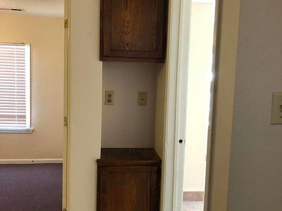 5th image of 419 E Washington St