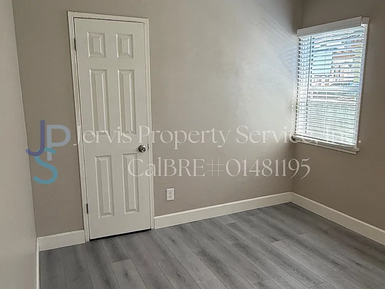 6017 Pine Ave #C — Photo 9