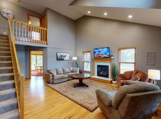 11878 Lake Ln, Lindstrom, MN 55045