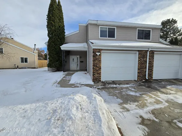 15 Vail Cir, Grand Forks, ND 58201