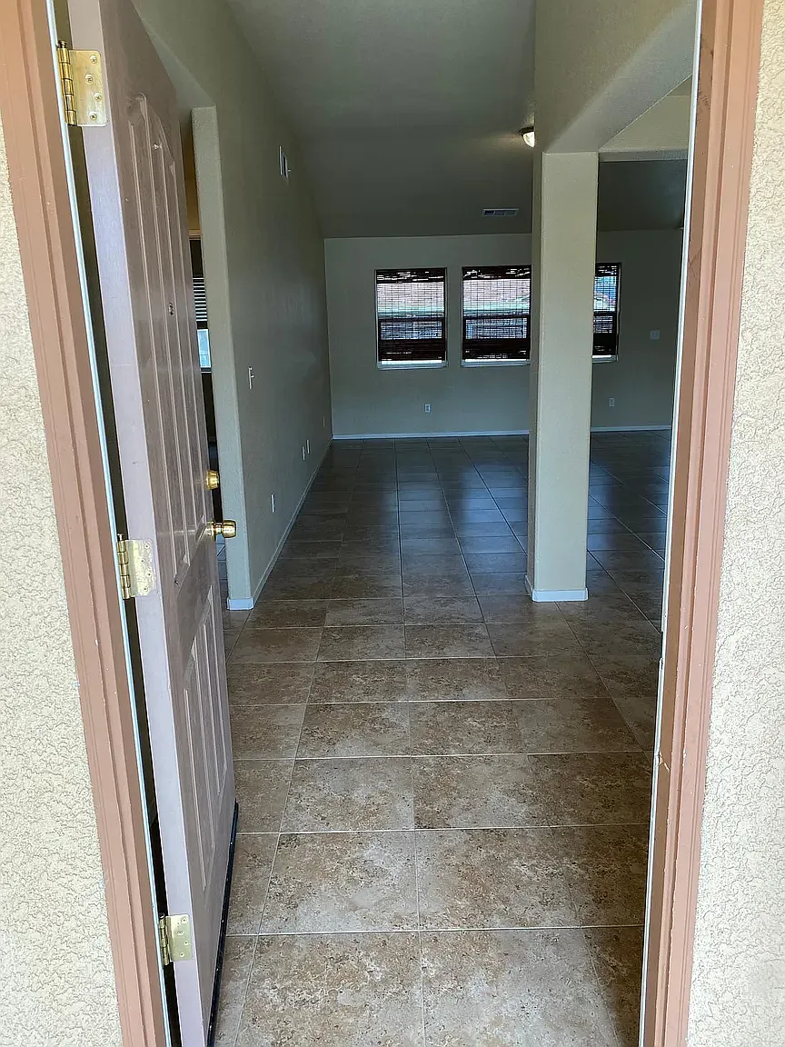 3 bed, 1556 sqft, $2,200 — Photo 3