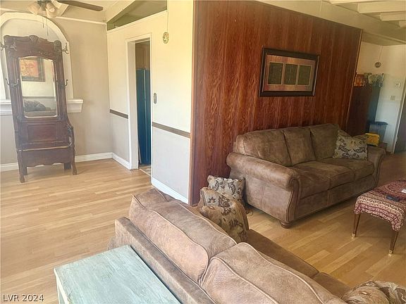 5th image of 216 Wisteria Ave