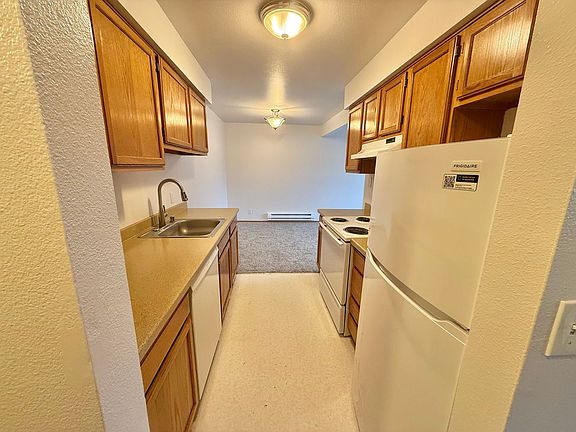 5th image of 1549 NE 177th St APT 204
