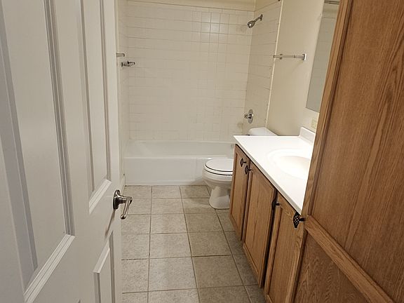 2nd image of 602 E Chestnut St