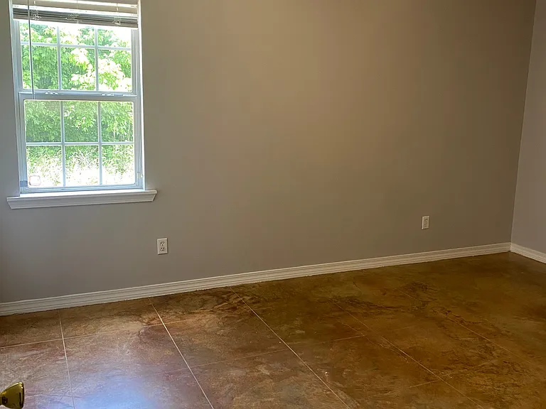 42 Winchester Rd — Photo 3