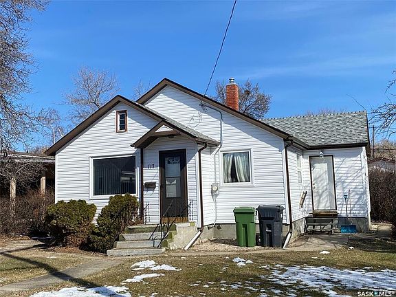 2nd image of 117 Darlington St W