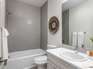 2461 NE Sumner St, Portland, OR 97211