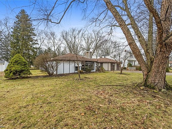 4th image of 23942 Hedgewood Ave