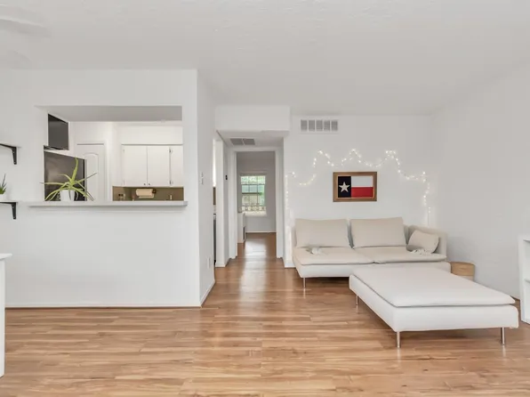 3224 Timmons Ln APT 136, Houston, TX 77027