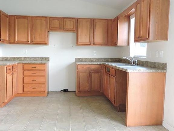 3rd image of 21 Kansas Ave