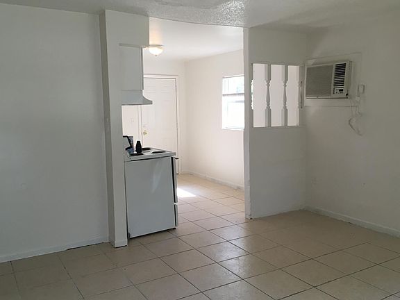 4th image of 1610 E Linden Ave