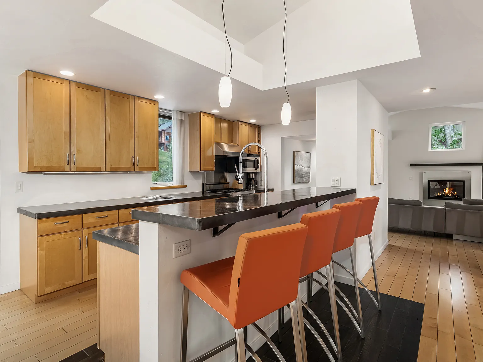 4 bed, 3139 sqft, $8,000 — Photo 2
