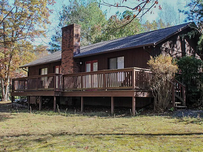 10 Tanglewood Rd — Photo 1