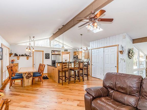 5th image of 401 Navajo West St