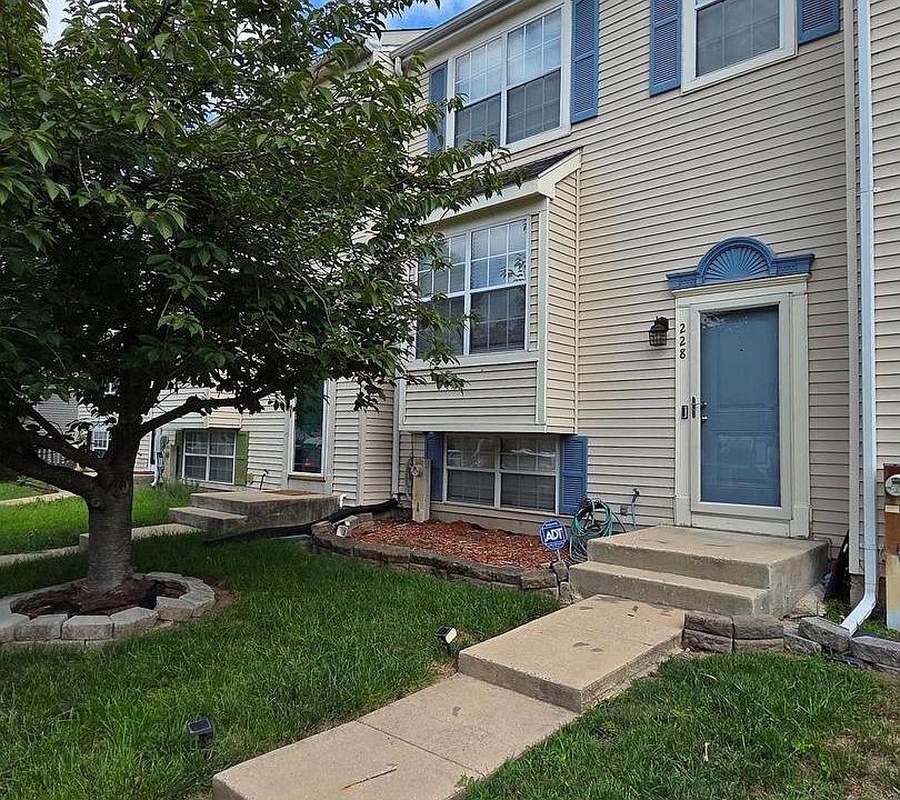 1st image of 228 Oak Leaf Way