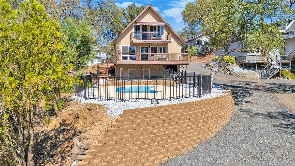 512 Bret Harte Dr photo 1