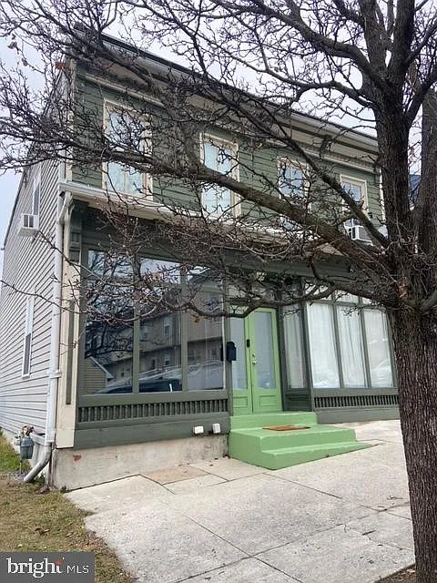 448 Hamilton St photo 1