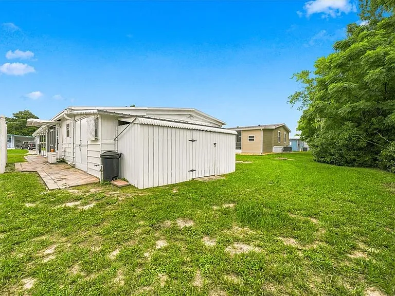 7505 Fairlane Ave — Photo 45