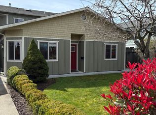 1211 16th St APT 2, Anacortes, WA 98221